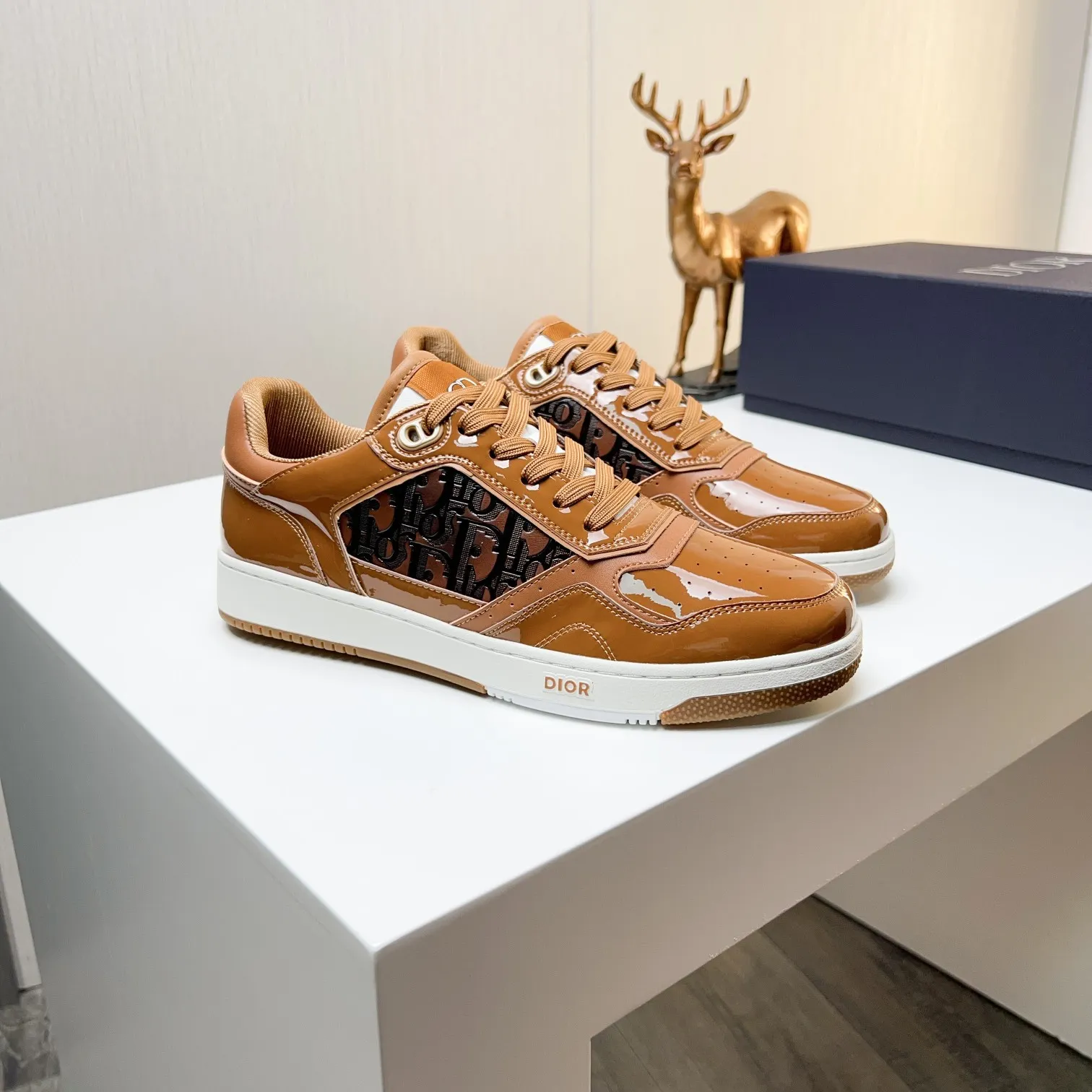 Men's Men's Shoes 💰400 [New] 🦩🦩Dior - Low-top sneakers 2025 spring men's collection new arrivals [Celebrate][Celebrate][Celebrate], reinterpret the basketball shoe design and become a classic Dior item [Strong][Strong][Strong], crafted in black and cream white smooth cowhide with beige suede, leather display on the side The CD logo, tongue, sole and back side are decorated with various distinctive details to enhance the style[666][666], while eyelet details, topstitching and rubber panels highlight the dynamic charm of its athletic style[strong][strong][strong]. It has a two-color rubber sole, which can be matched with various clothing to create a refined look. Size: 38 to 44 (45 can be customized